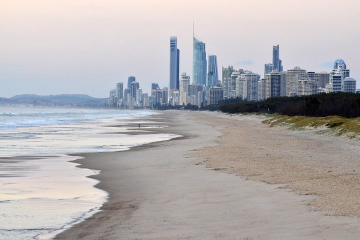 Luxury Brisbane Airport Transfers To and From Surfers Paradise for 4 Person