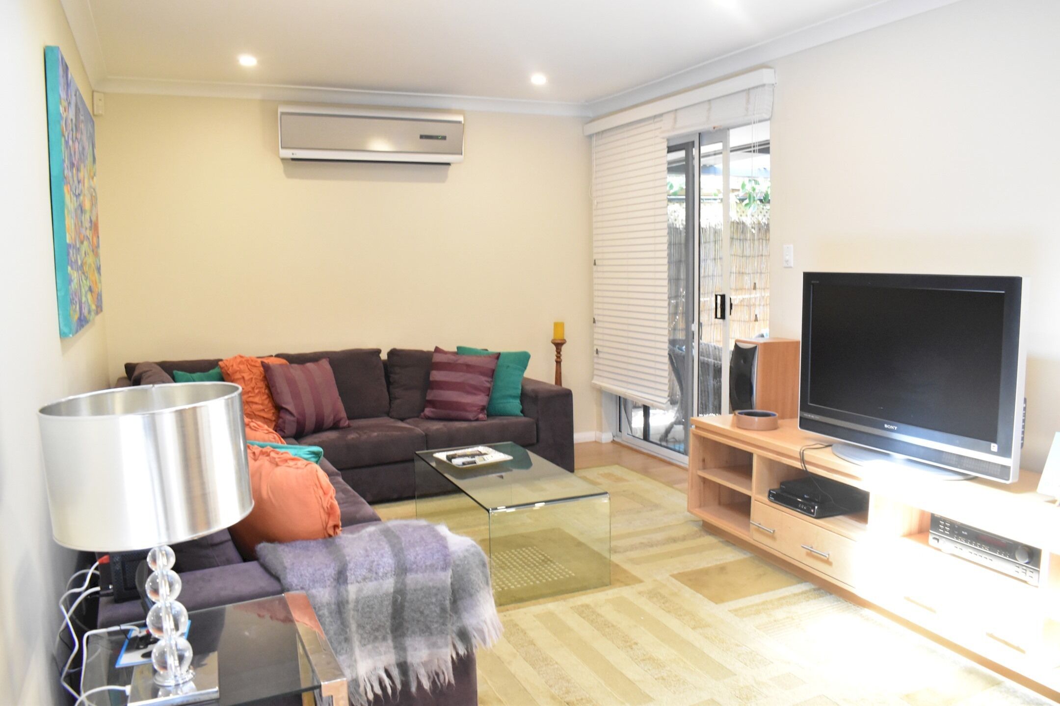 Modern 2 Bedroom Unit Close to CBD