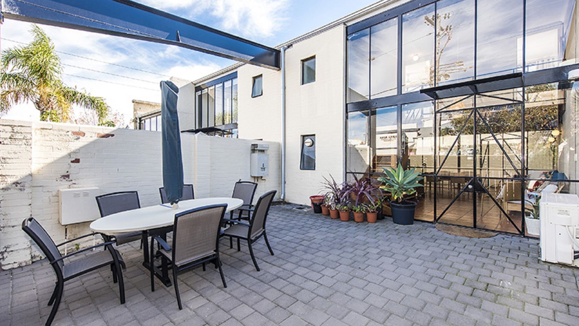 Stunning 2 Bedroom South Fremantle Townhouse