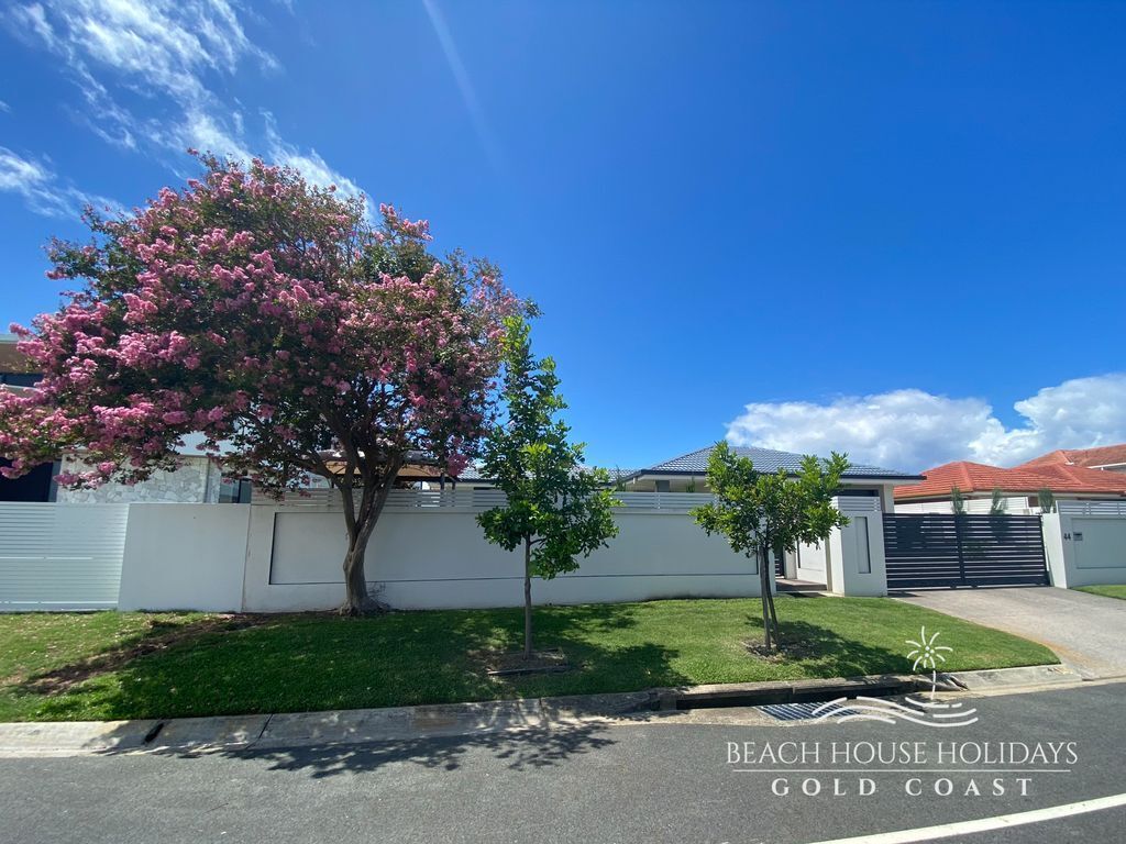 4 Bedroom Wide-waterfront Home With Pool and Skyline Views