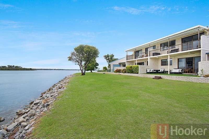 Freshly renovated and fronting the mighty Clarence River!