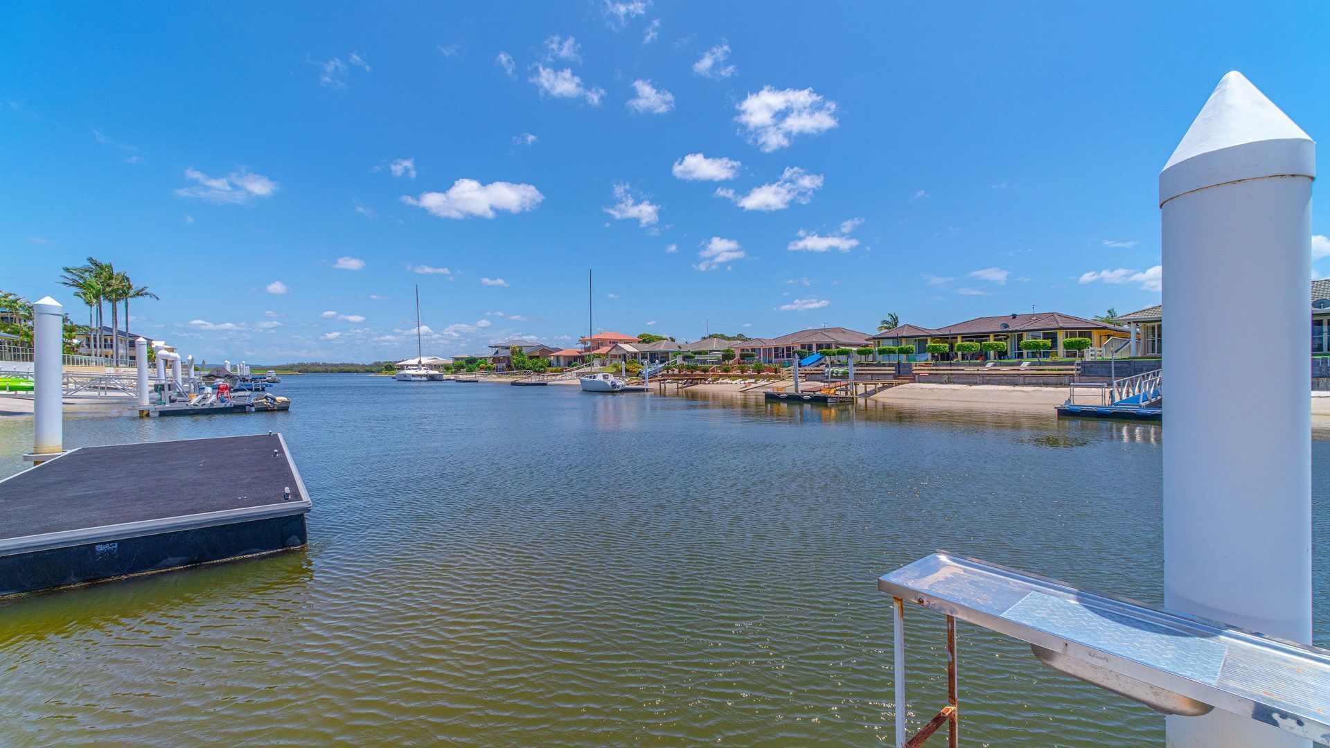 River Rest, Waterfront Home With Pool, in Yamba