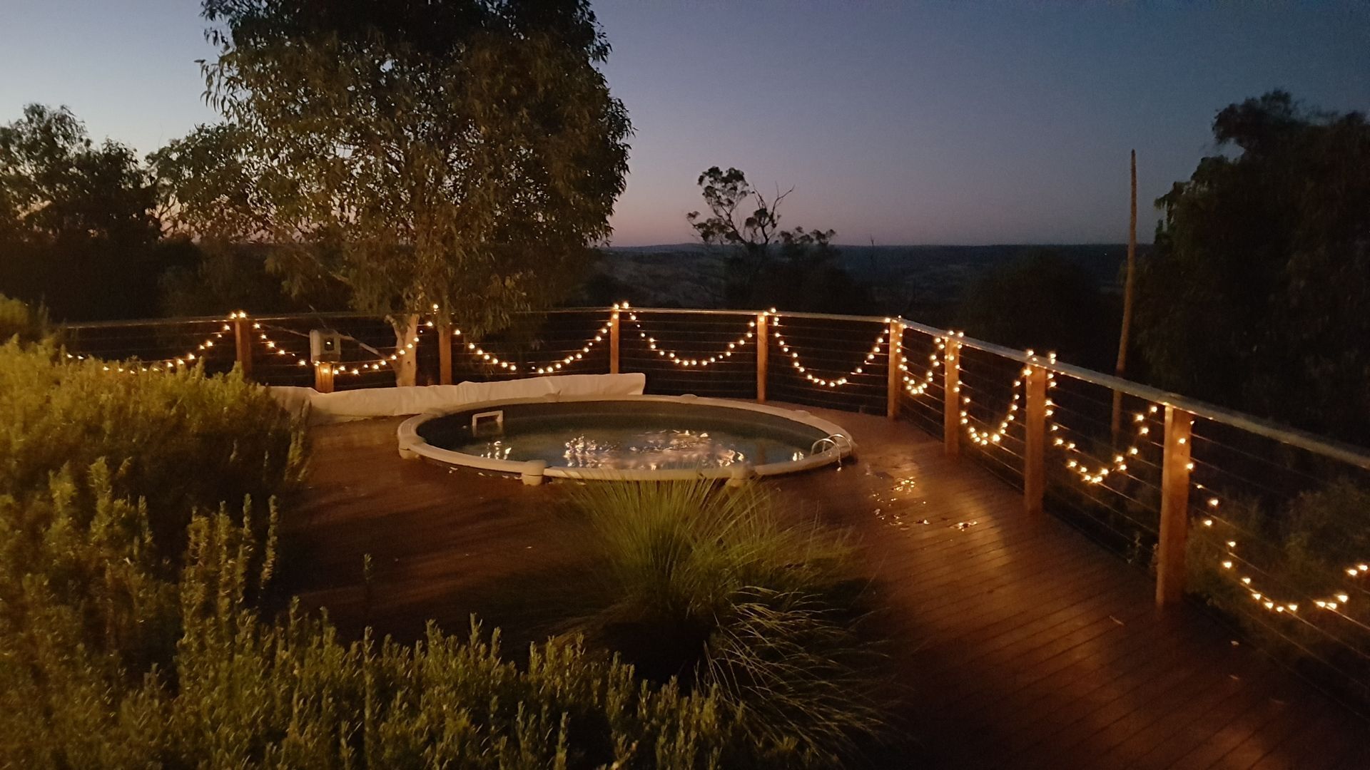 Carnaby Lodge - beautiful views of the Avon Valley