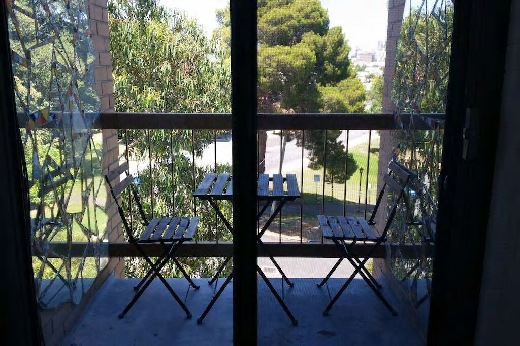 Entire Apartment in the Centre of Mount Lawley Opposite Park, walk to Cafes!