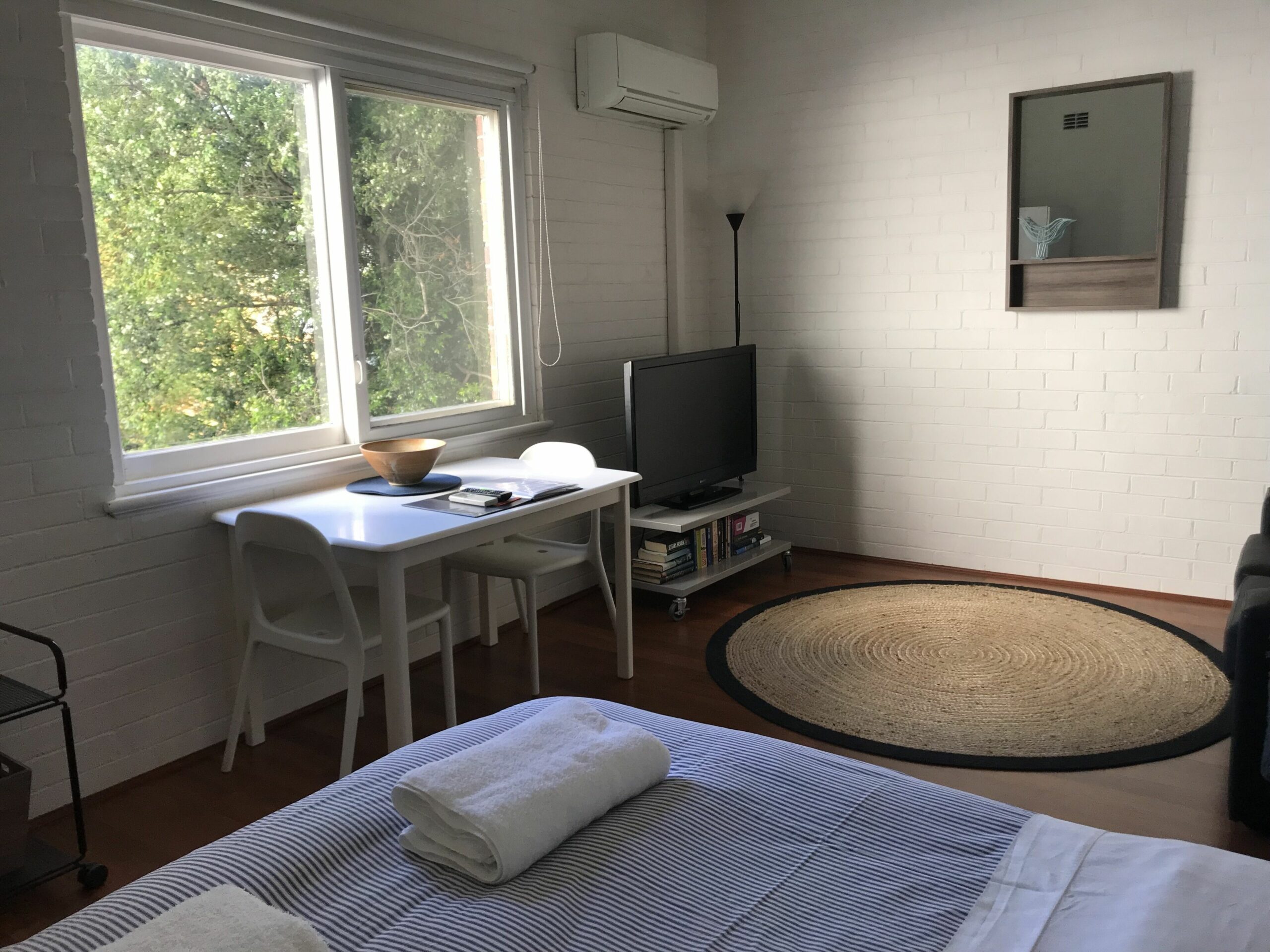 M106 Studio in the City Near Kings Park Free bus Zone