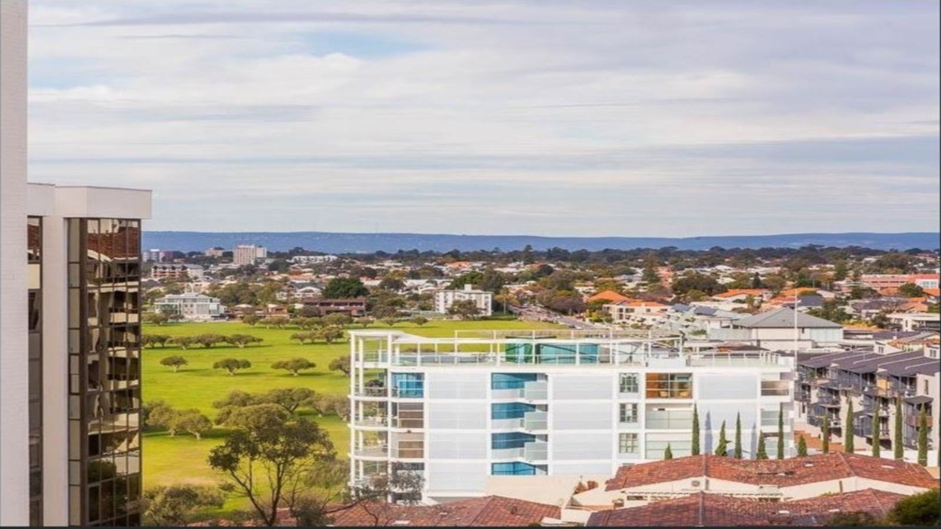 South Perth Apartment Overlooking Swan