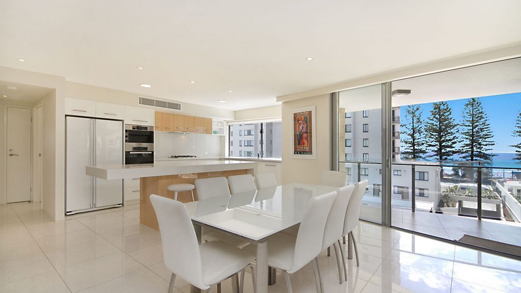 Maili 6 Luxury sky Home Apartment in Rainbow Bay Coolangatta Wi-fi Included