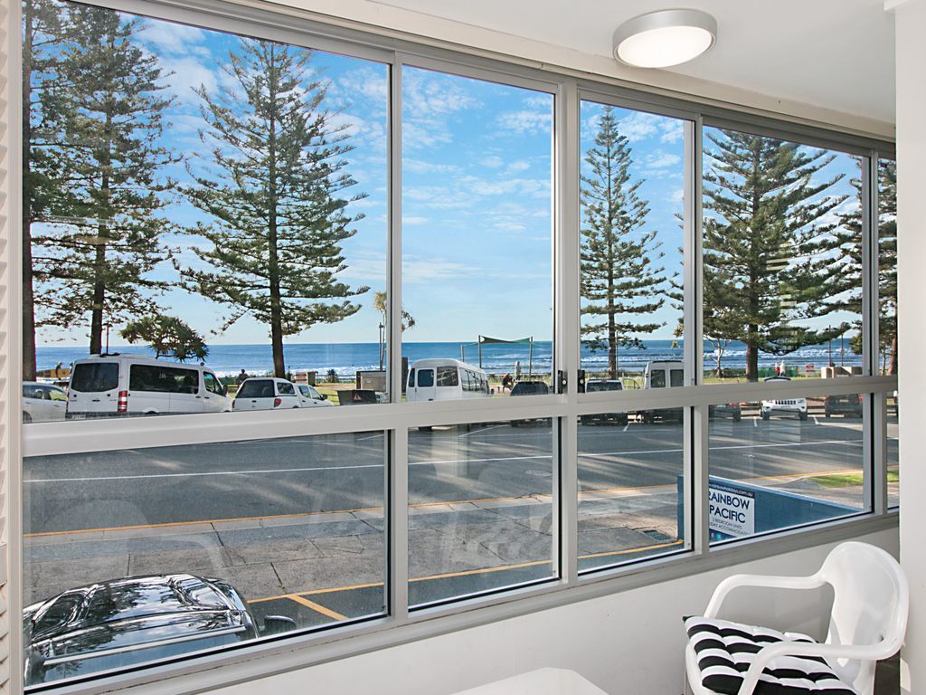 Rainbow Pacific Unit 2- Beachfront unit right on Rainbow Bay Beach in Coolangatta