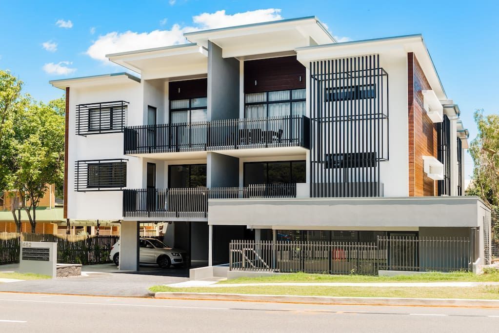 Executive 3BR Bulimba Apartment Near Oxford St Shops and Restaurants