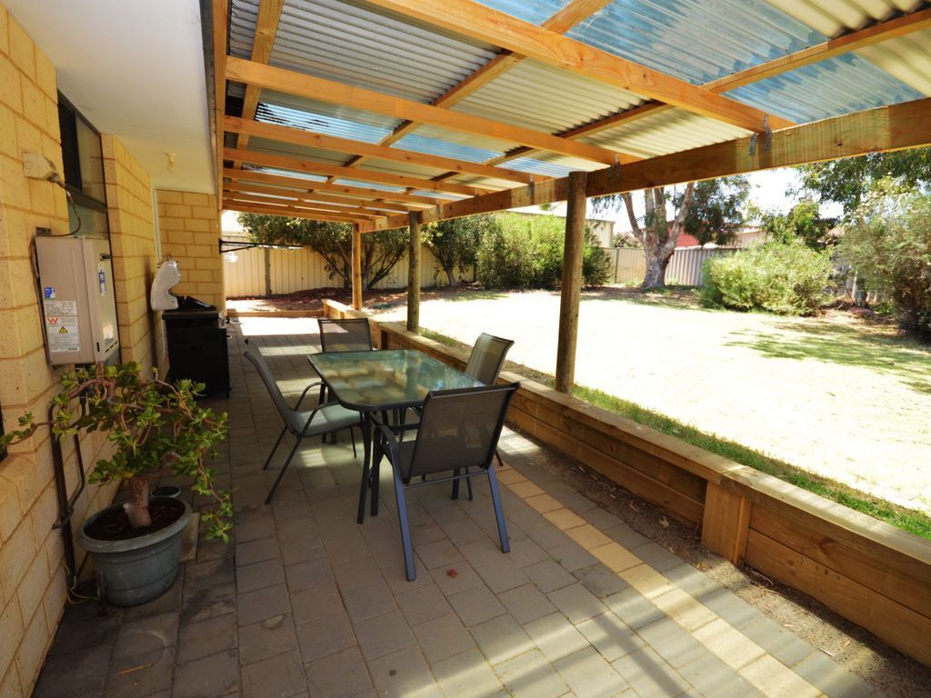 Only 5 Mins From Blue Holes Beach + Bonus Free Wifi is Available