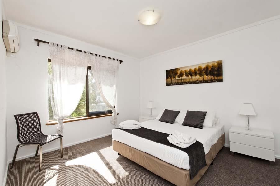 Subiaco Holiday Apartment has the Three P’s – Position, Presentation and Price