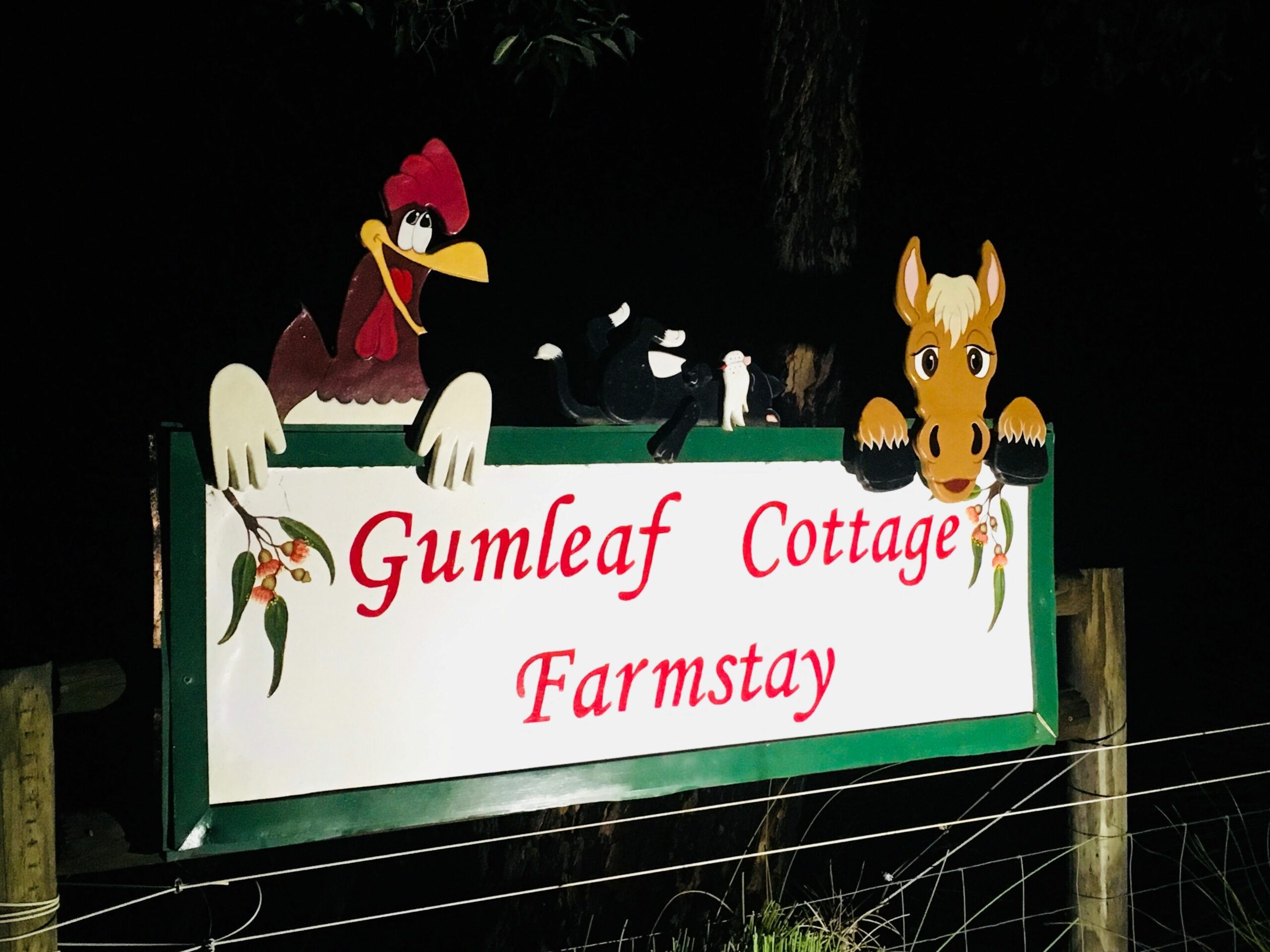 GUMLEAF COTTAGE FARMSTAY - Free daily Animal feeding - close to Perth!