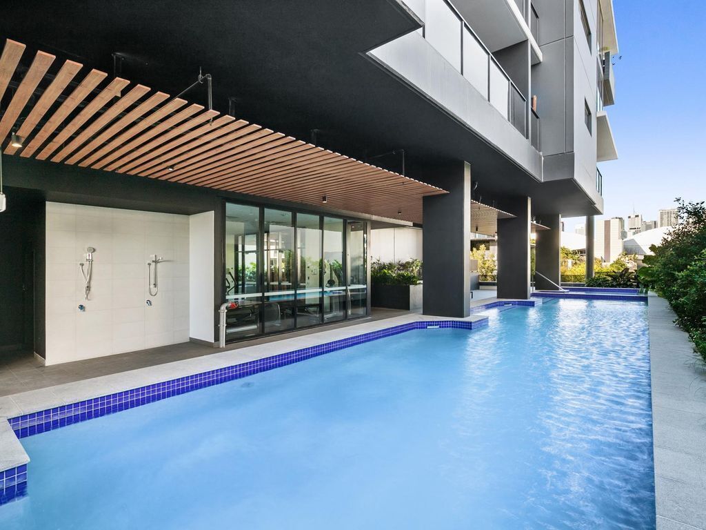 Resort-style Apartment With Balcony, Pool and Gym