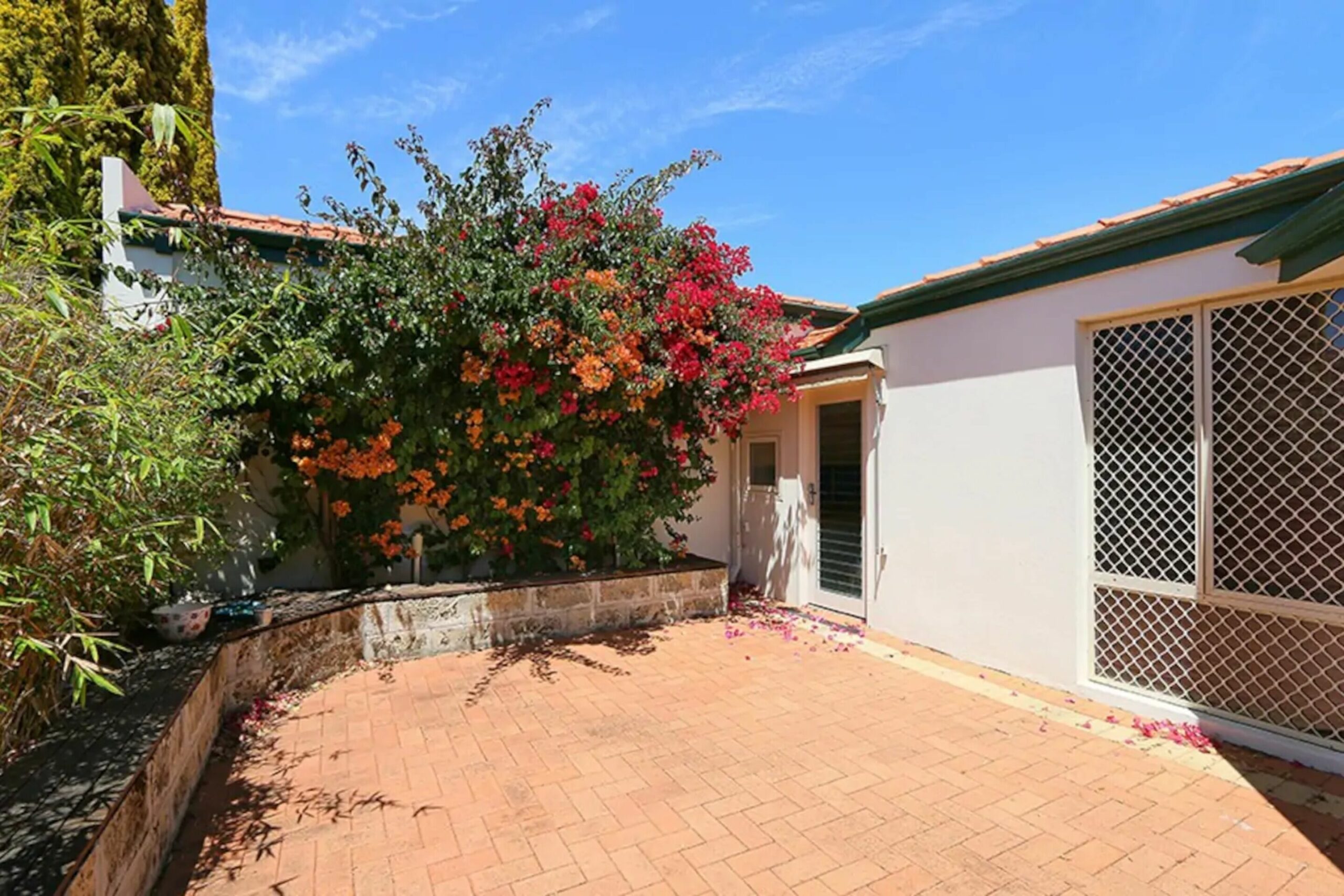 Pleasant 3 Bedroom House With Garden Close to CBD