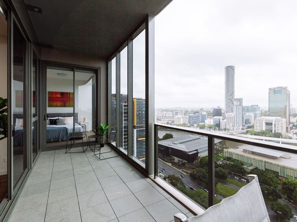 SKY-HIGH, MILLION DOLLAR$ PENTHOUSE @ SOUTH BANK