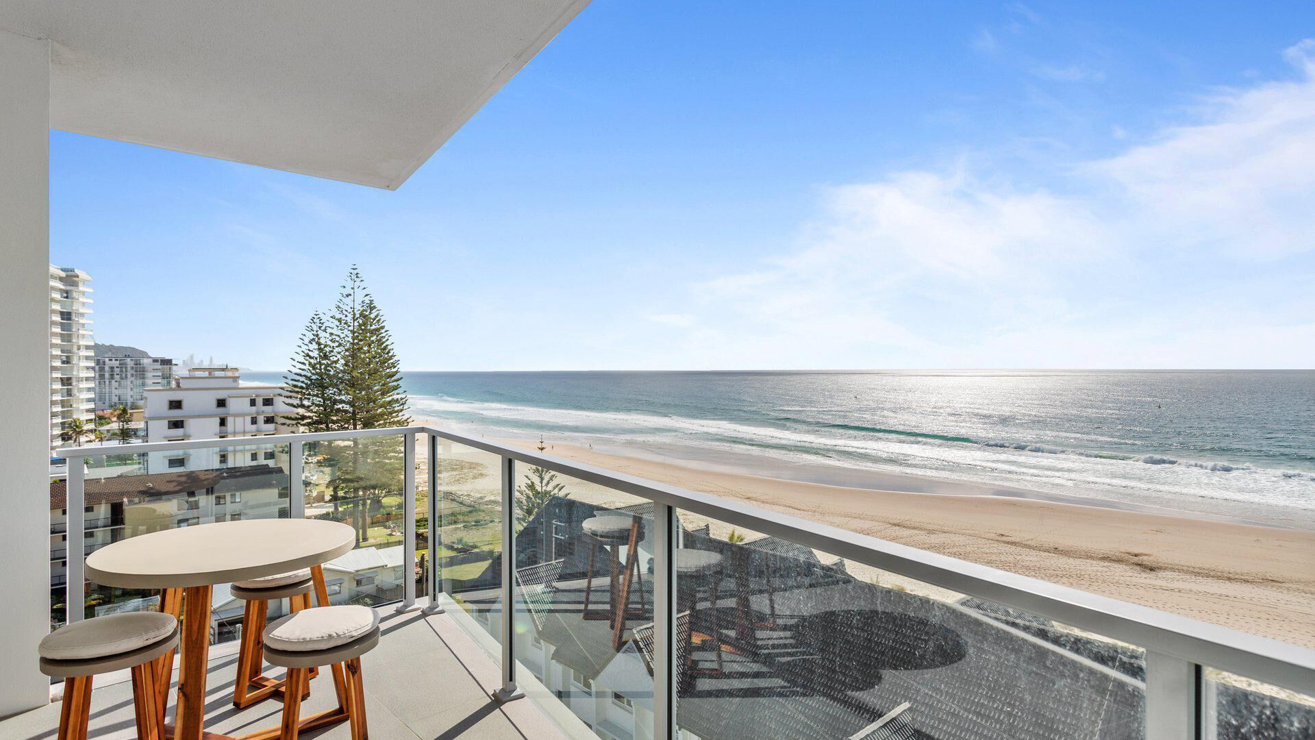 Ocean Views Apartment With Rooftop Pool