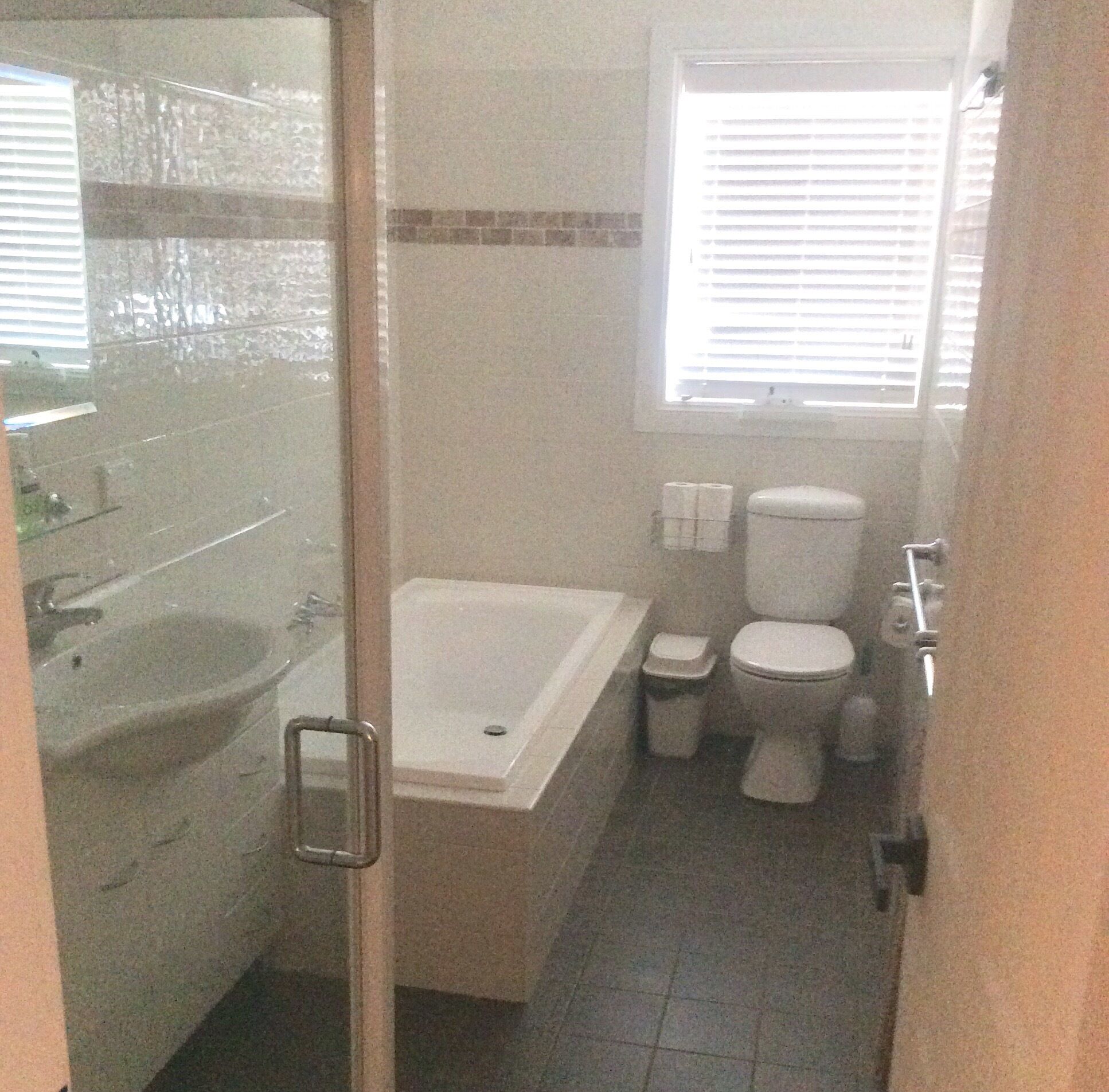 Grove Home Stay Dubbo - Entire Newly Renovated 4 Bedroom Home