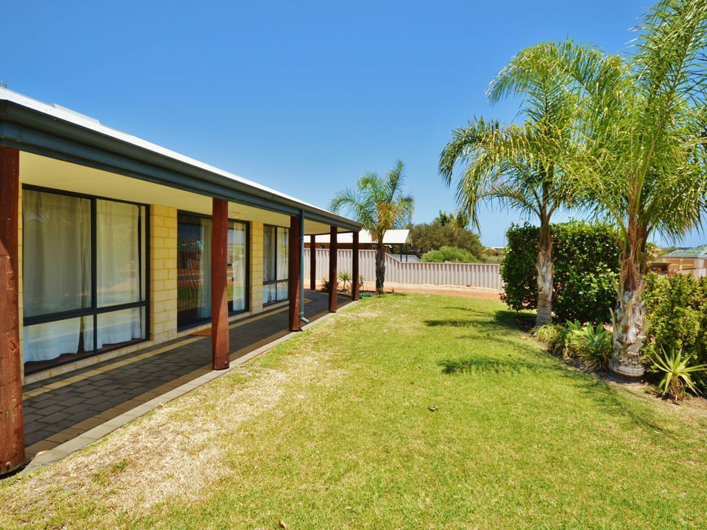 Only 5 Mins From Blue Holes Beach + Bonus Free Wifi is Available