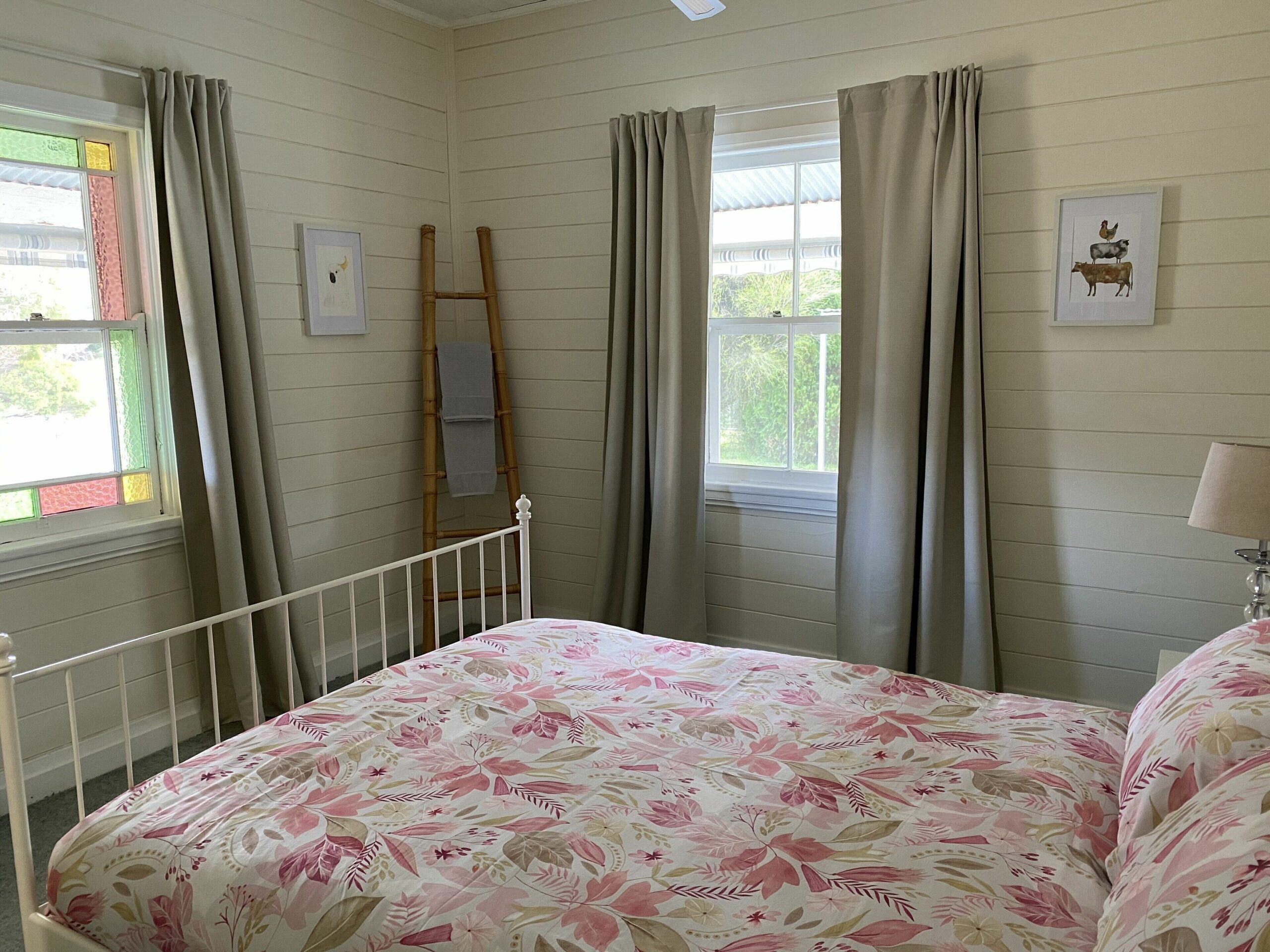 River Cottage Perfect for Your Stay Over in Coonabarabran. 200m From Main Str