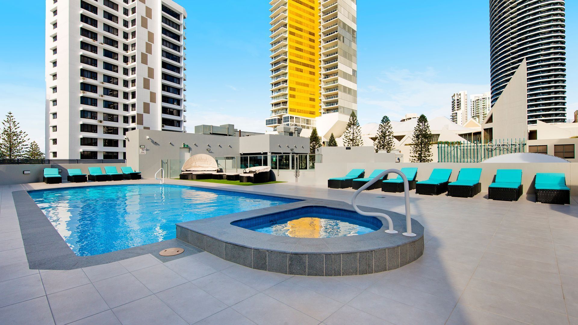 Victoria Square 2 Bed Ocean View Broadbeach