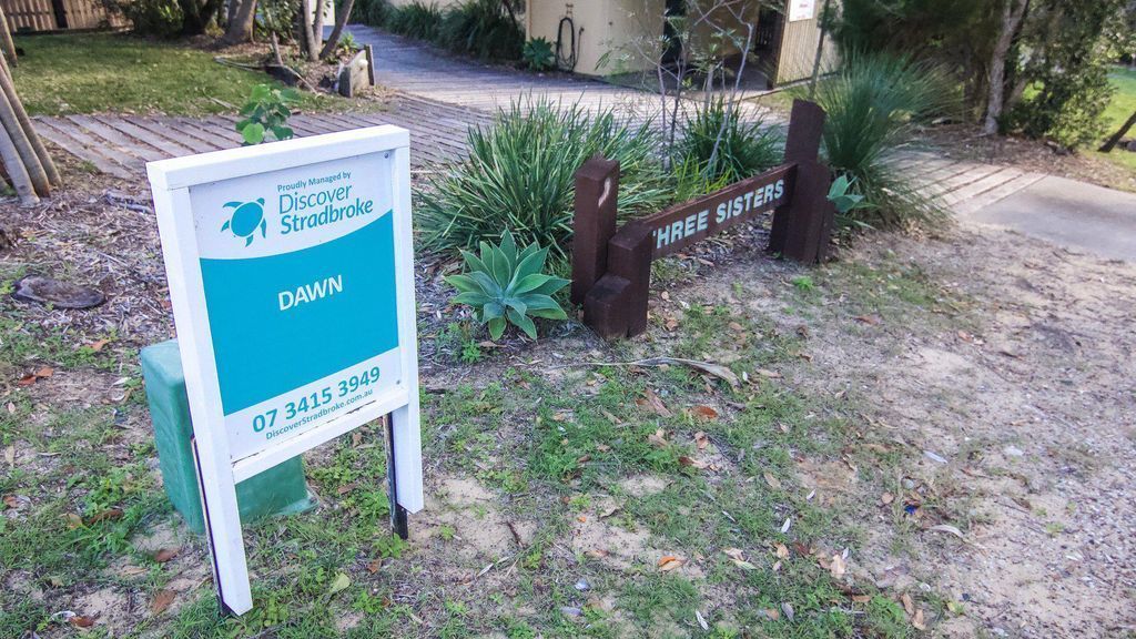 Dawn – Three Sisters Beach House, Budget, Sleeps up to 7 People