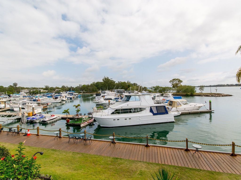 Fantastic 1st Floor Unit Over Looking Sandstone Point Marina