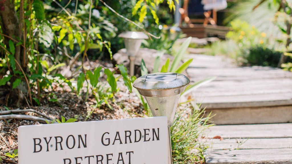 Byron Garden Retreat - Walk Everywhere. Byrons Best Beaches and Cafes all Within Reach