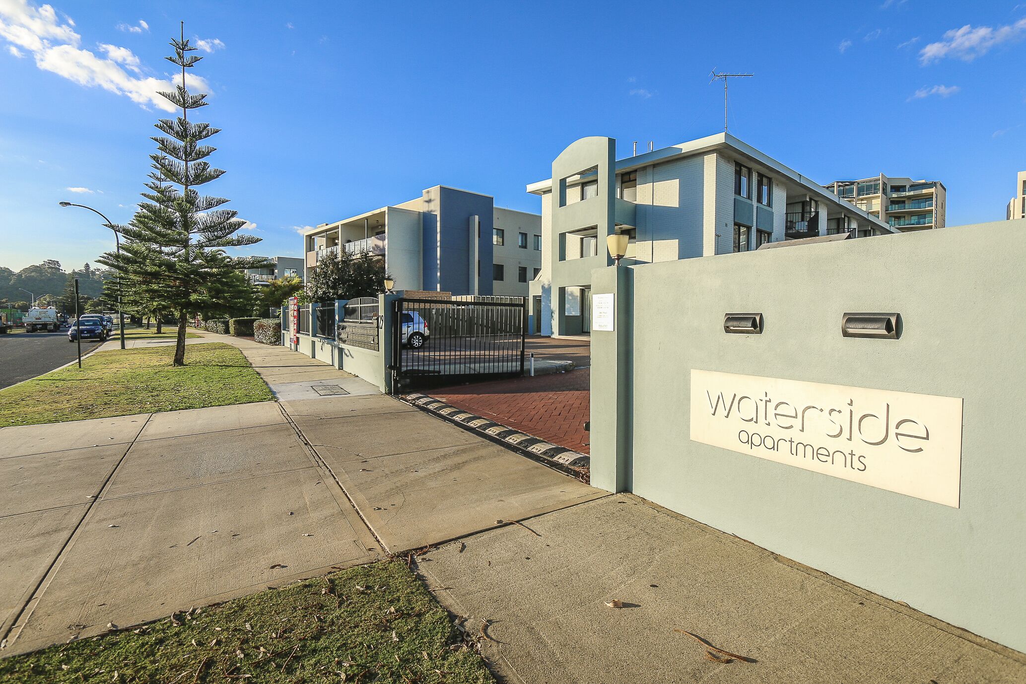 Waterside Apartments by The Swan River with Free WiFi & Secured U/C Parking