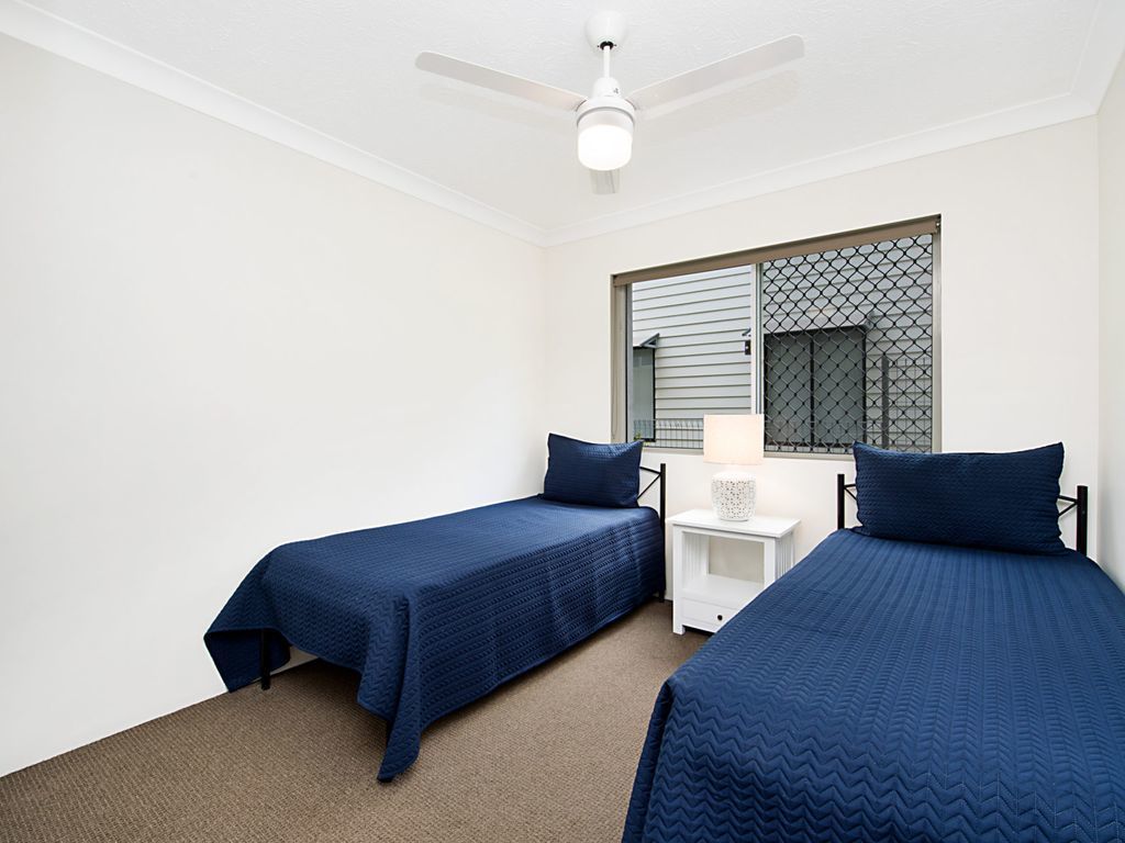 Ocean View Terrace Unit 3 Central location just behind the main street of Coolangatta