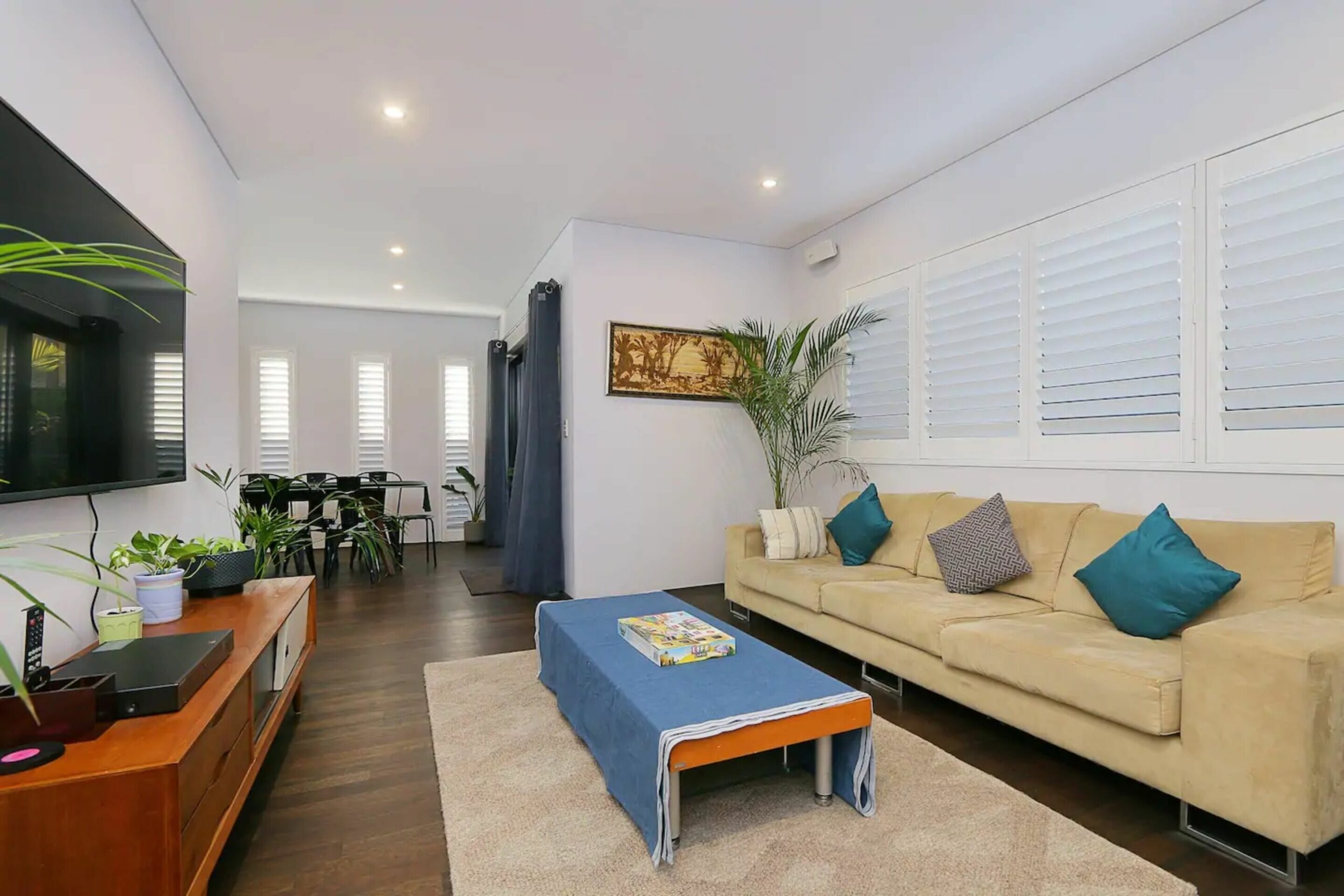 Luxury 4-bedroom House - Mount Lawley