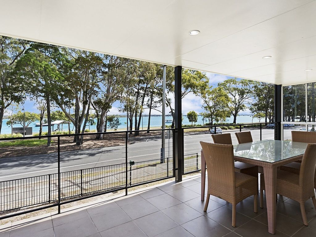 Waterfront Retreat With Room for a Boat - Welsby Pde, Bongaree