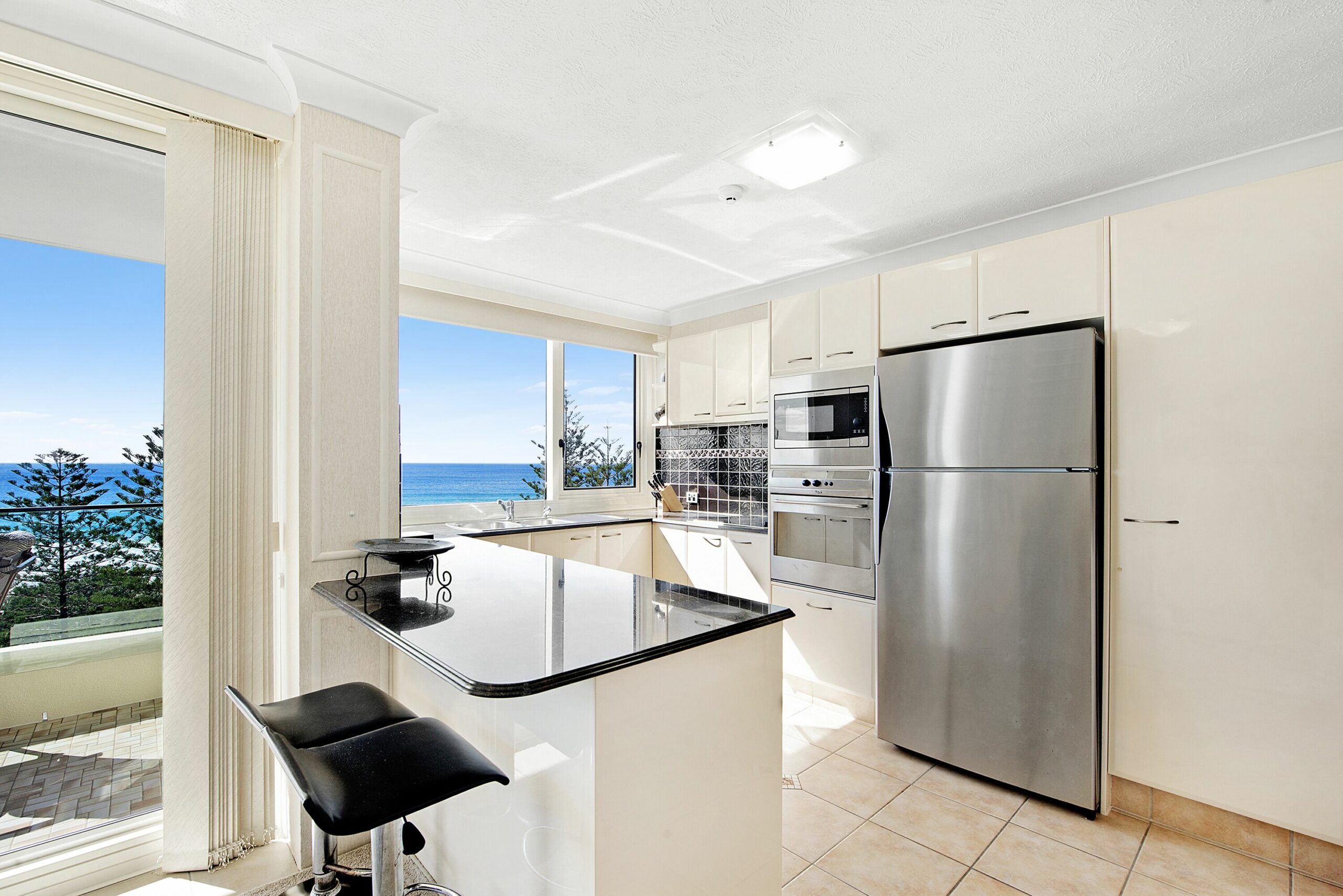 Burleigh Heads Private 2 Bed Ocean View