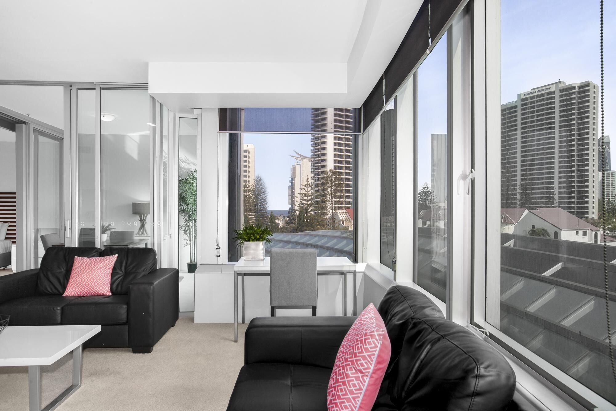 Sleek Q1 Suite in the Heart of Surfers Paradise