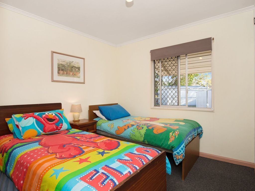 Lowset, pet Friendly Cottage - Sunset Ave, Bongaree