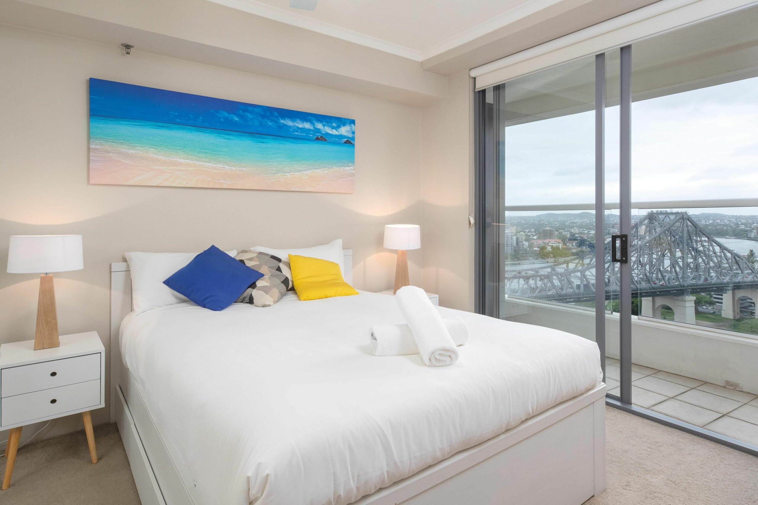 1 Bedroom + Study – Absolute Waterfront Views of Brisbane River/storey Bridge and CBD Skyline