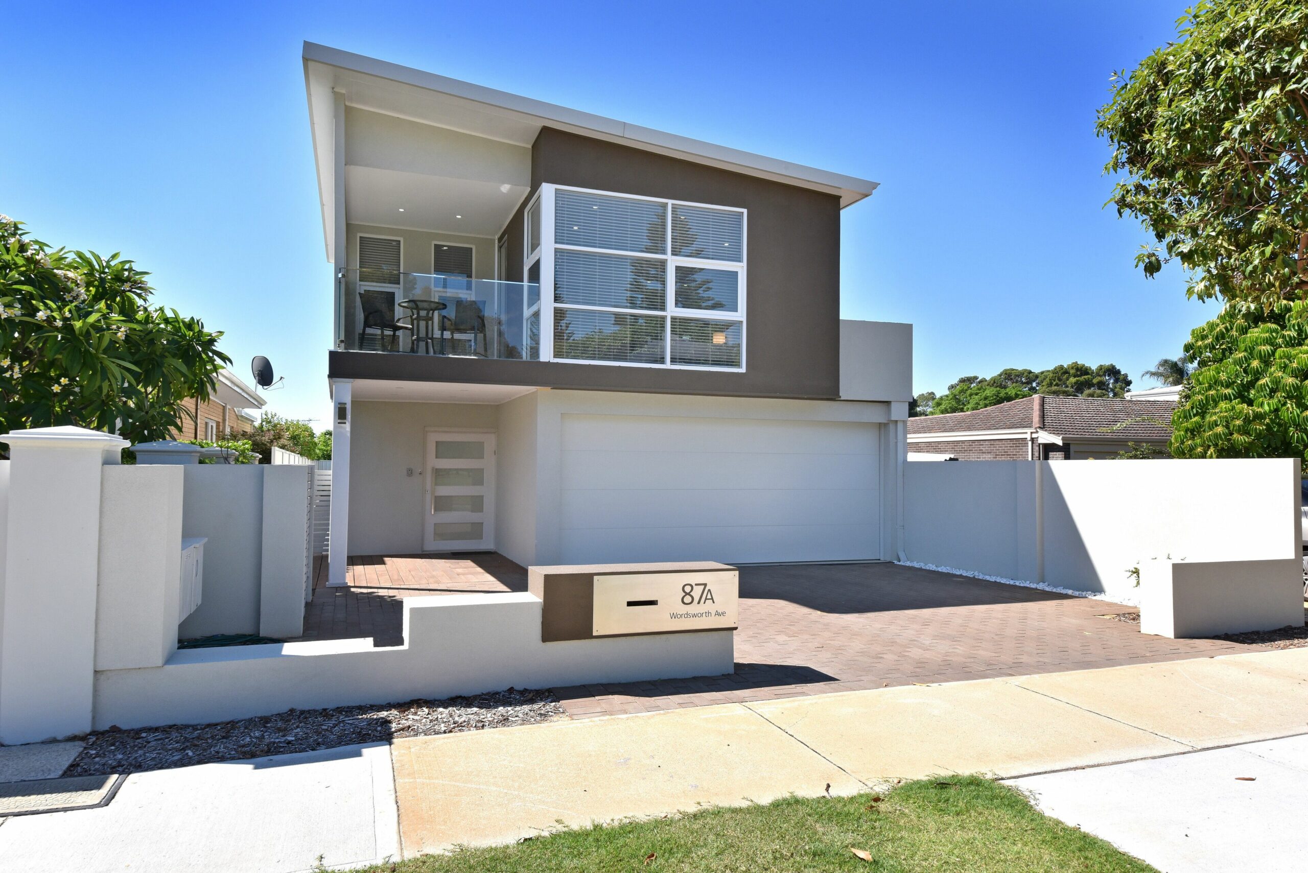 Luxury Family home w/2 living rooms-5min from golf course  and close to CBD