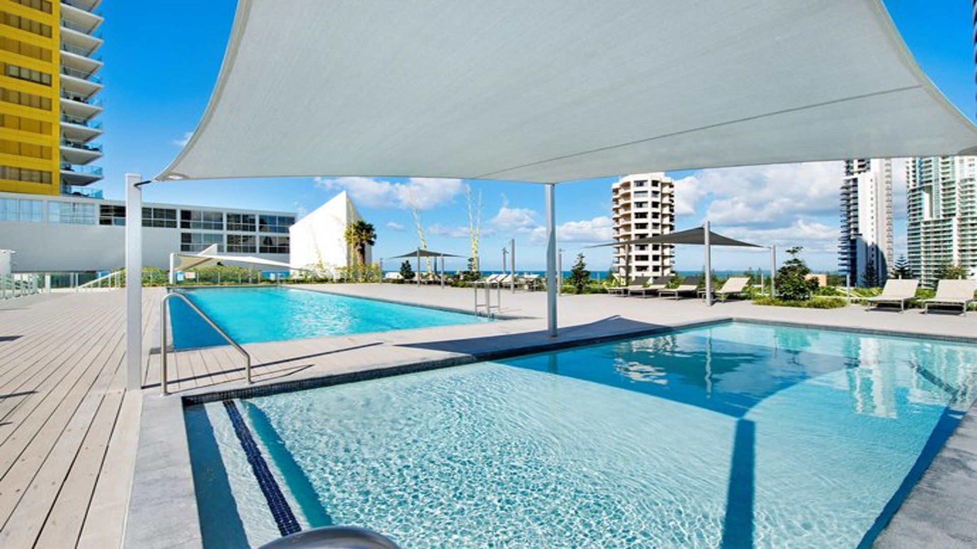 Air on Broadbeach 2 Level Private Apartment