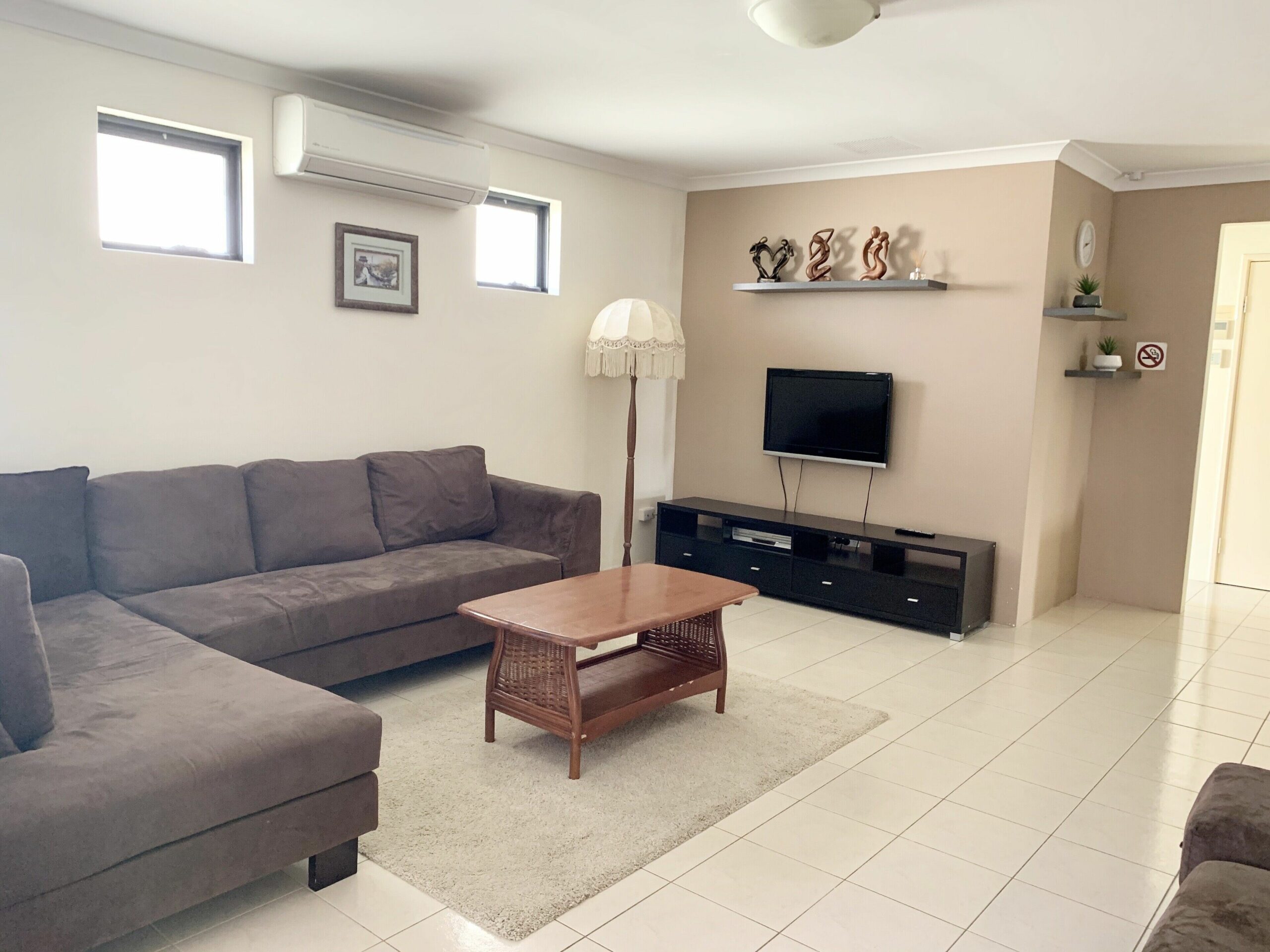 Cannington Home Accommodation House 2 (4 bedrooms & 2 bathrooms)