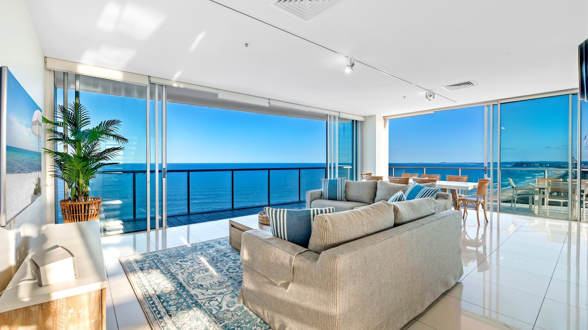 Air on Broadbeach 2 Level Private Apartment