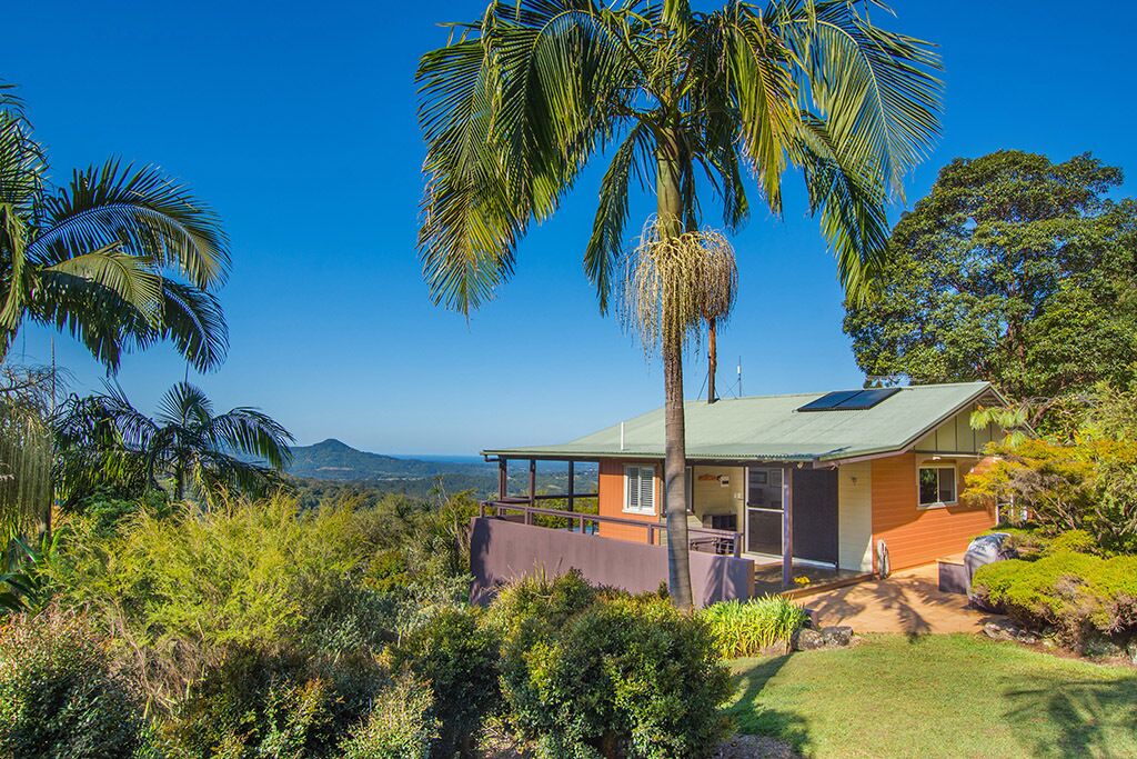 CLOGHEEN COTTAGE  Stunning Mountain and Ocean Views in the Byron Bay Hinterland