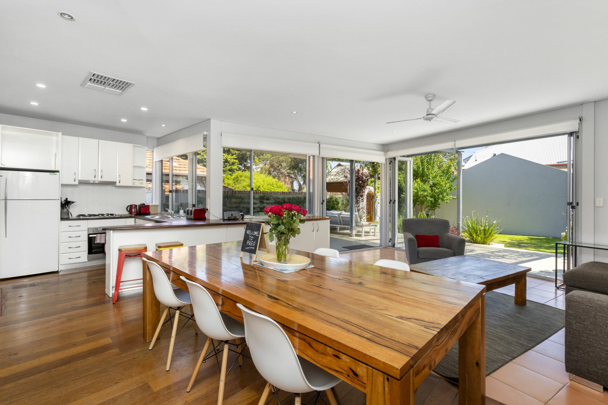 Outdoor Oasis With Views! Walk to Freo, Beach, Cafes & More..