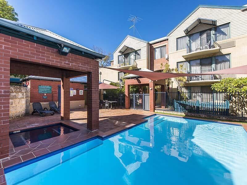 Subiaco Village With Pool, BBQ & spa - Free Parking and Wifi - one Bedroom