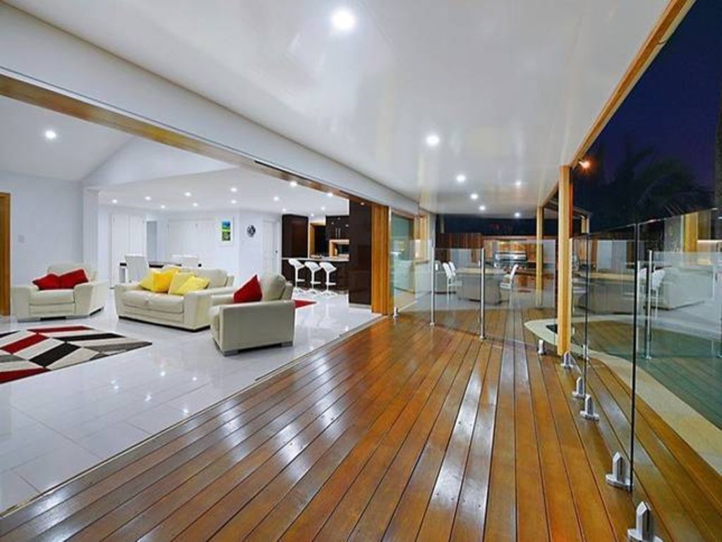 Luxury Waterfront Family Entertainer IN Broadbeach Waters