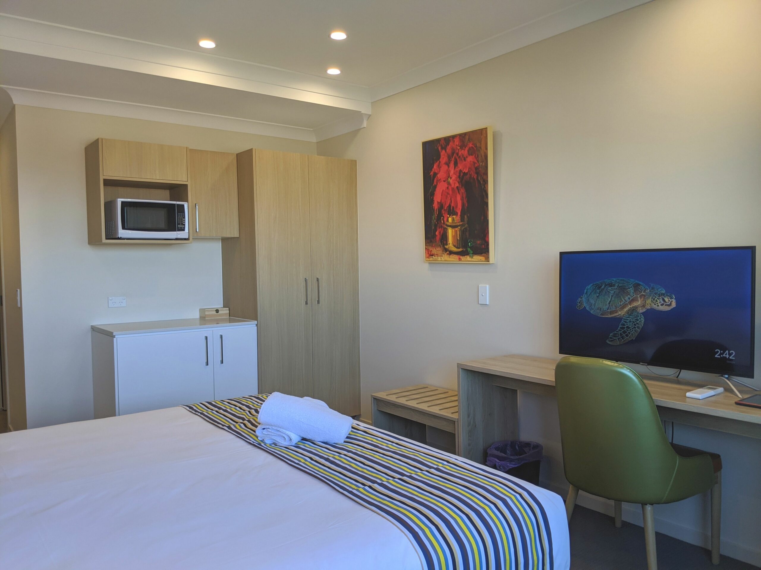 Modern King Room With own Entrance in Brisbane