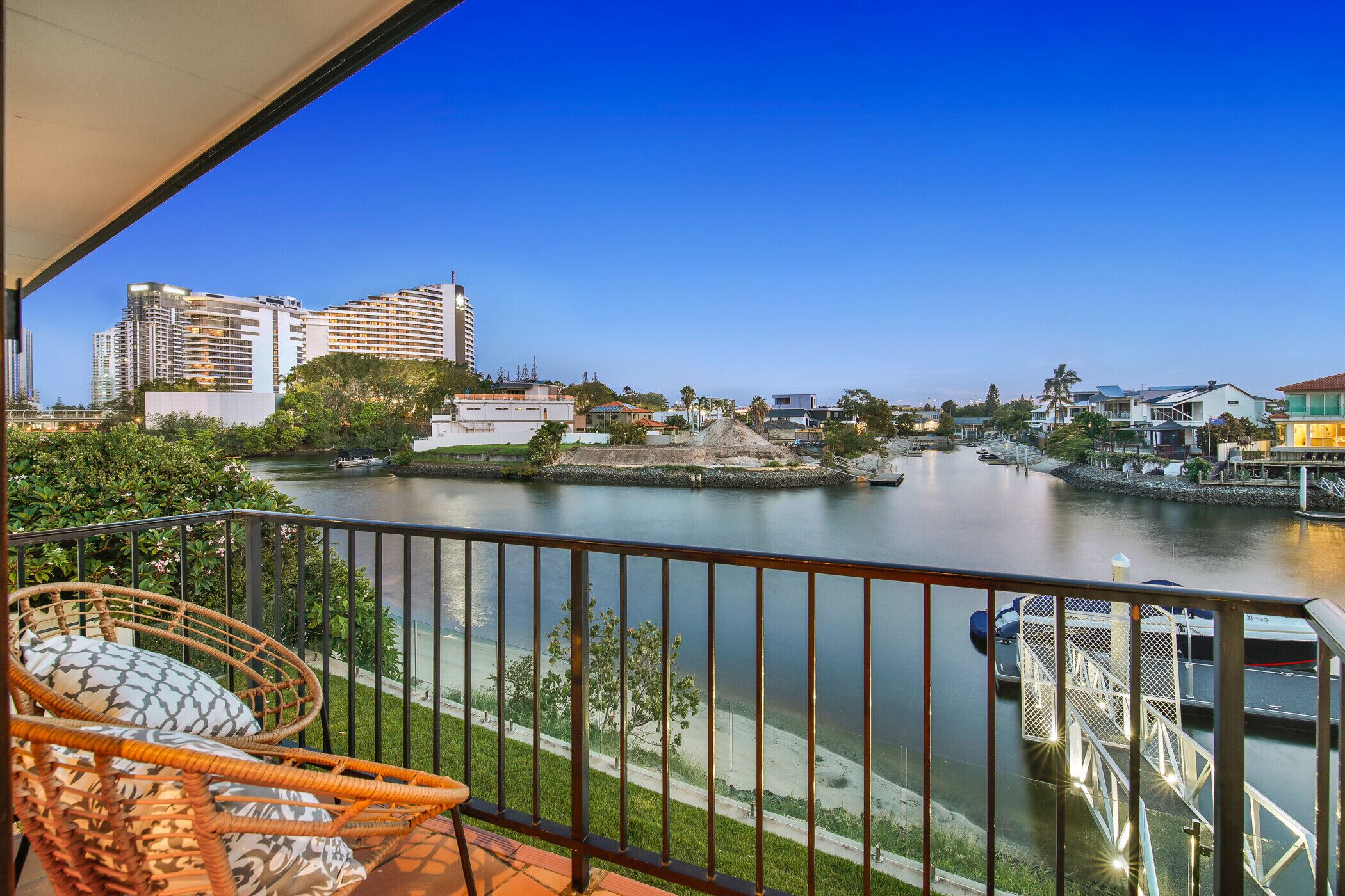 Luxury, Beautiful Views, Pets, Broadbeach Wtrs