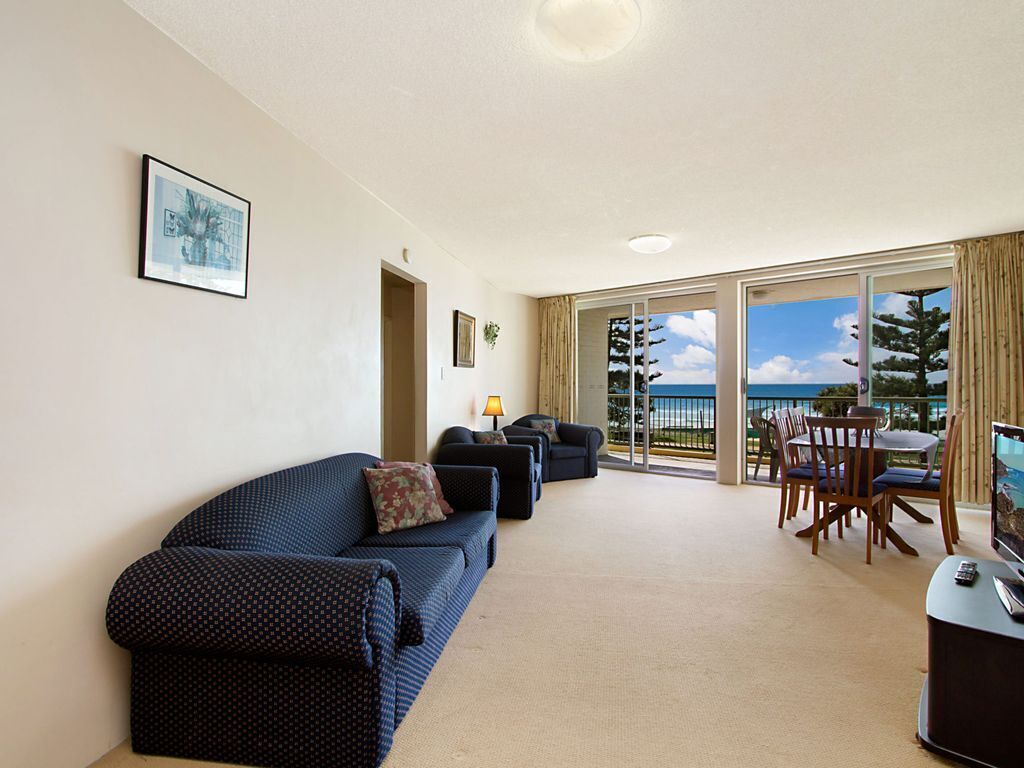 Kingston Court Unit 10 Right on the beach in Rainbow Bay Coolangatta