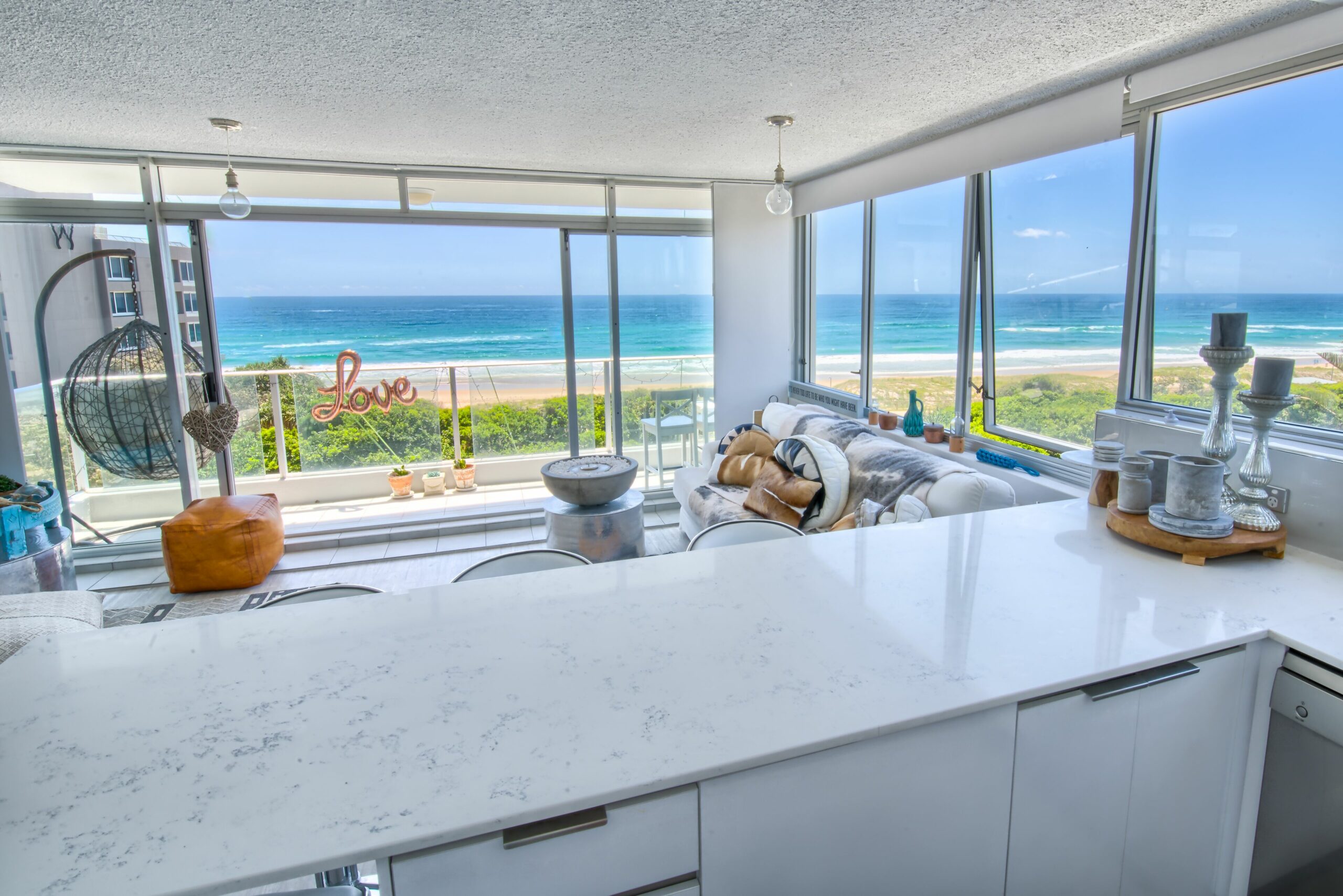 BEACHFRONT LUXURY LIFESTYLE LIVING