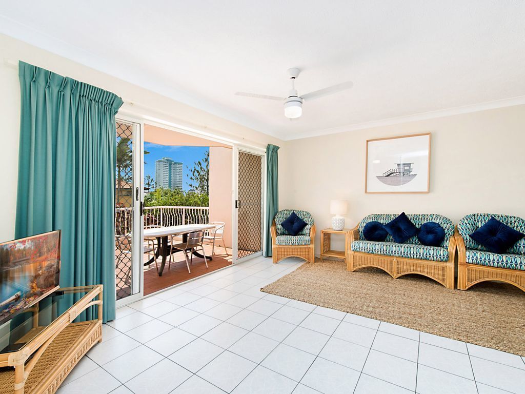 Ocean View Terrace Unit 3 Central location just behind the main street of Coolangatta