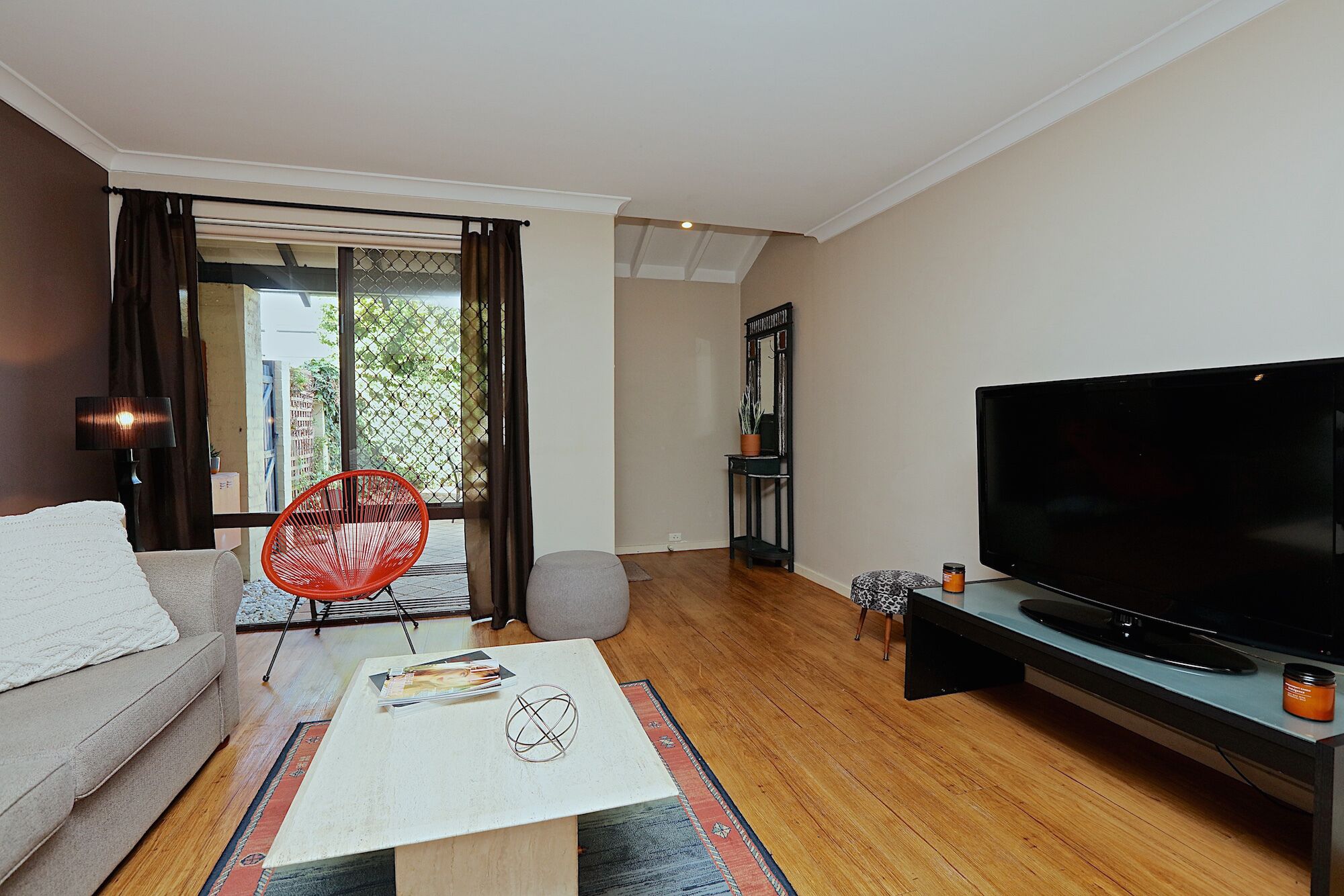 BEST LOCATION in Perth!  Free Wifi & Netflix Gorgeous Family friendly townhouse