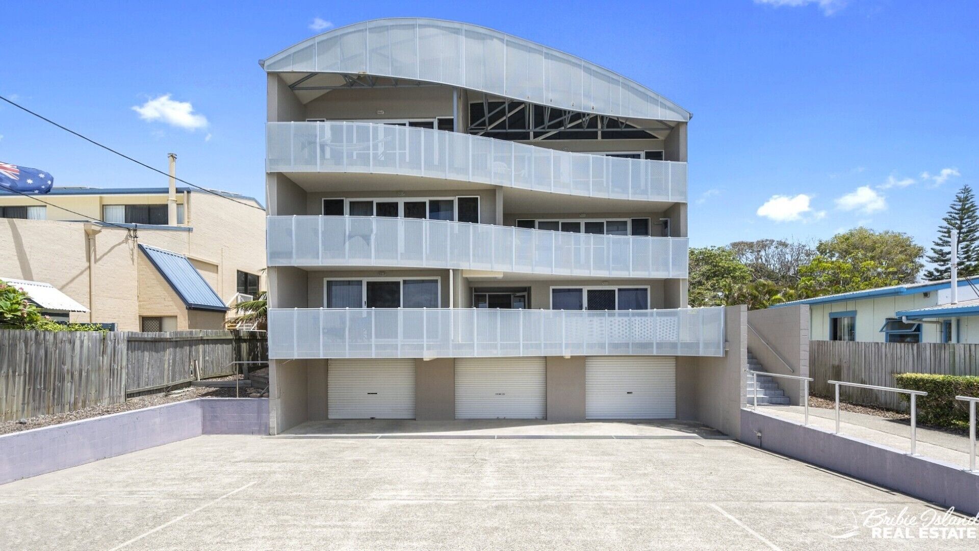 HUGE TWO LEVEL BEACHFRONT APARTMENT